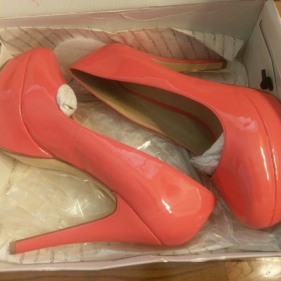 FREE Clutch (NWT) with Aldo Cape Coral Heels - Picture 7 of 8